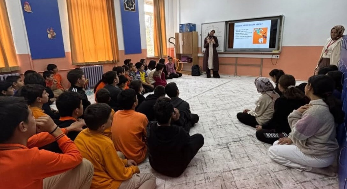 Beyşehir İlçe Sağlık Müdürlüğü okullarda ağız ve diş sağlığı taraması yürütüyor.